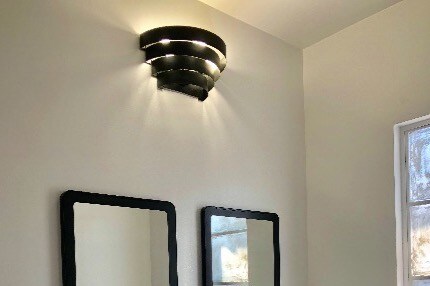 Building Photo - 11672 Oxnard St