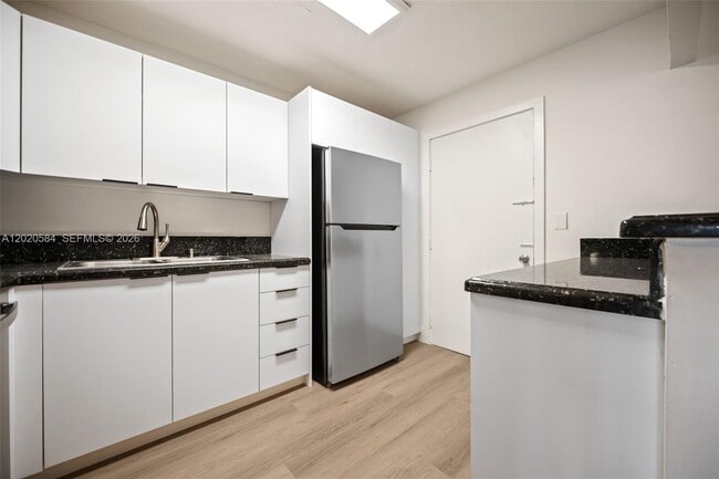 Building Photo - 8107 SW 72nd Ave