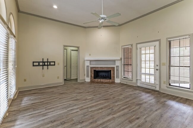 Building Photo - 110 Formosa Dr