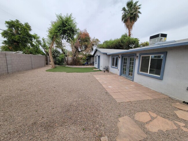 Building Photo - 535 W 15th St