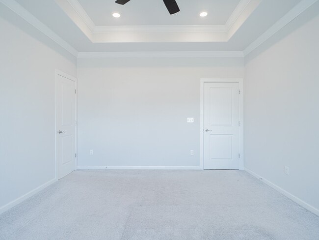Building Photo - 460 Poplar Rd