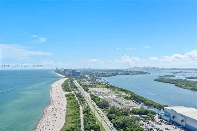 Building Photo - 15701 Collins Ave