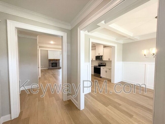 Building Photo - 410 Longford St