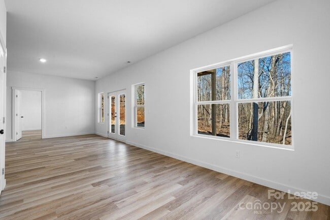 Building Photo - 115 Brentwood Dr