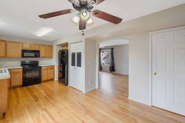 Building Photo - Charming 2-Story Home with Fireplace, Gara...