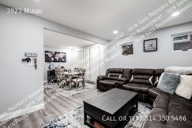 Building Photo - 3923 Miami-