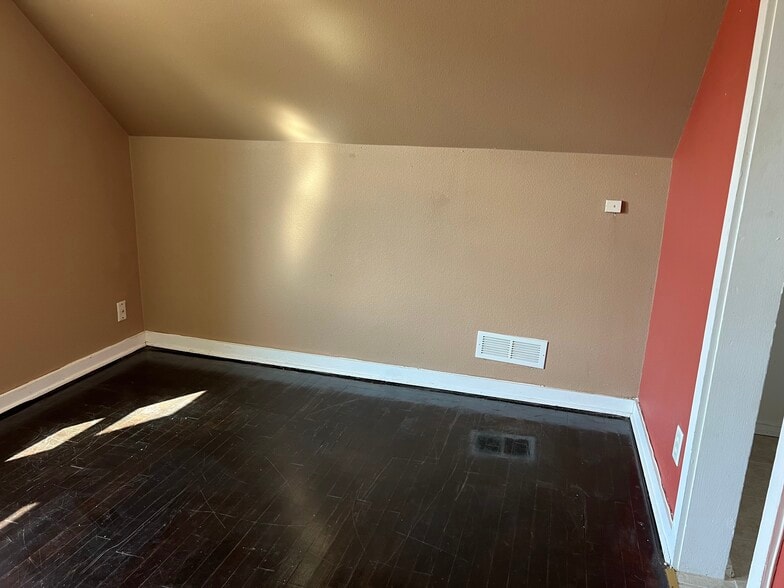 Living room - 2432 Prais St