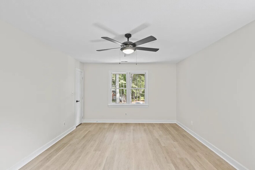 Building Photo - 623 Elmwood Ct