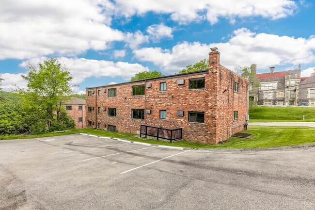 Building Photo - 2486 White St