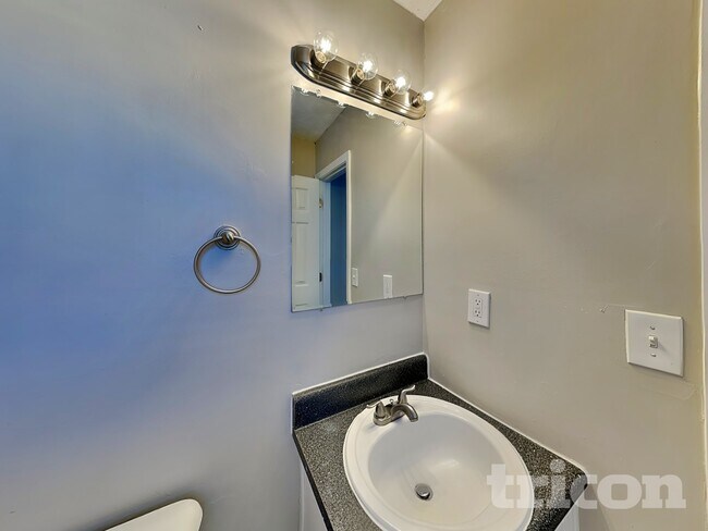 Building Photo - 24 Tanner Dr