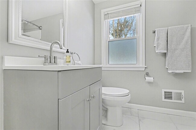 Building Photo - 534 Glenview Ct