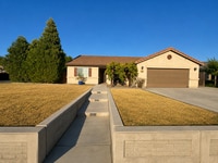 Building Photo - 3290 N Vista Ave