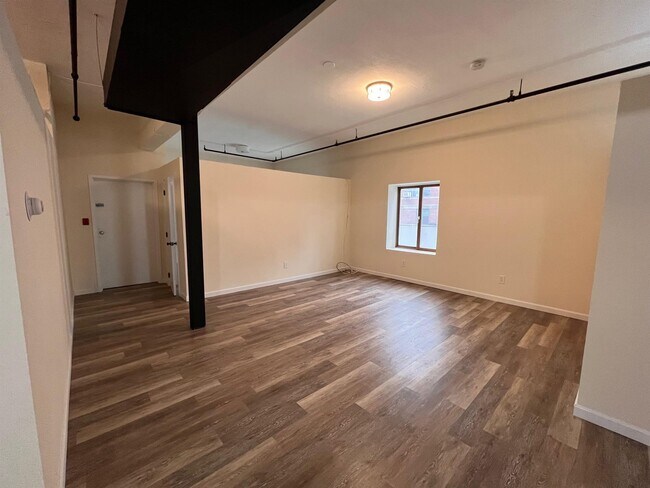 Building Photo - 30 Cross St