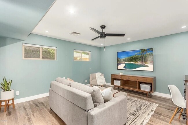 Building Photo - 8070 E Vía Bonita