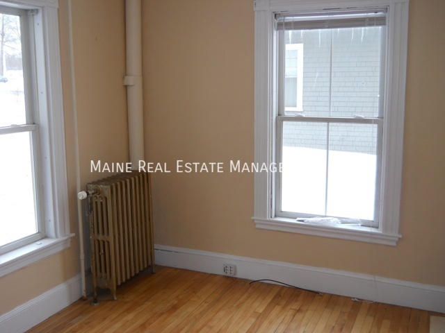 Building Photo - 591 Main St