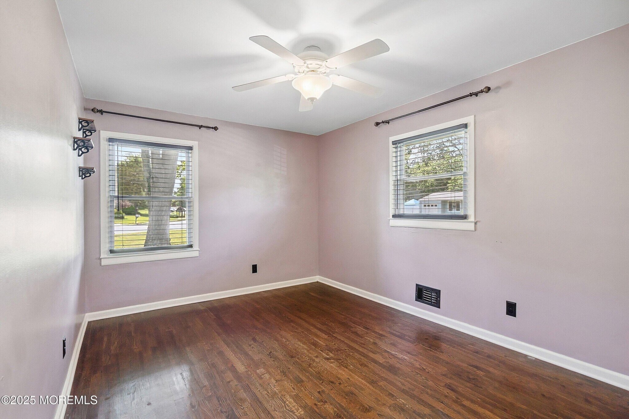 Building Photo - 6 Redwood Rd