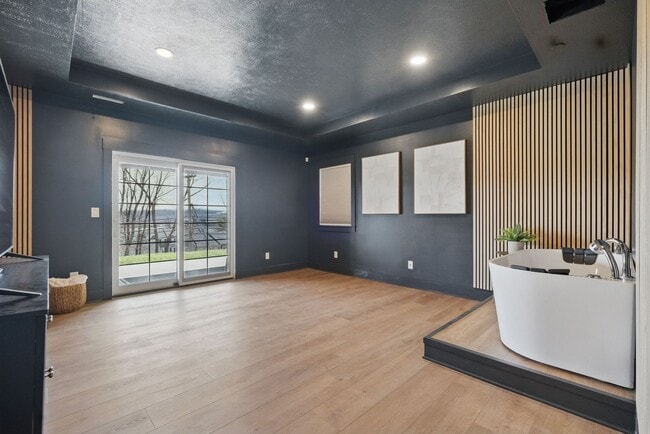 Building Photo - Luxurious, Fully Furnished Townhome       ...