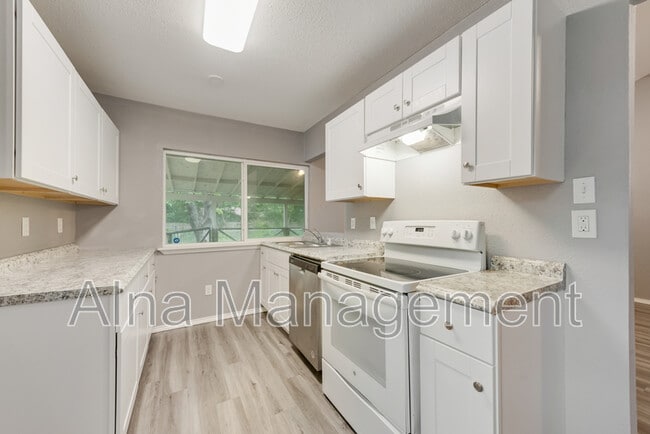 Building Photo - 1406 Willowbrook St