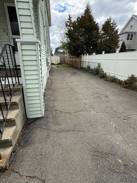 Building Photo - 63 Park St