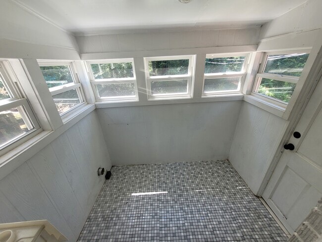 Building Photo - 104 Summerlea Dr