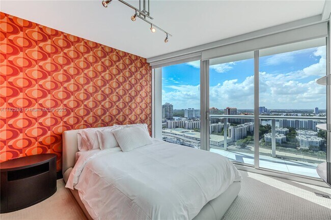 Building Photo - 17001 Collins Ave