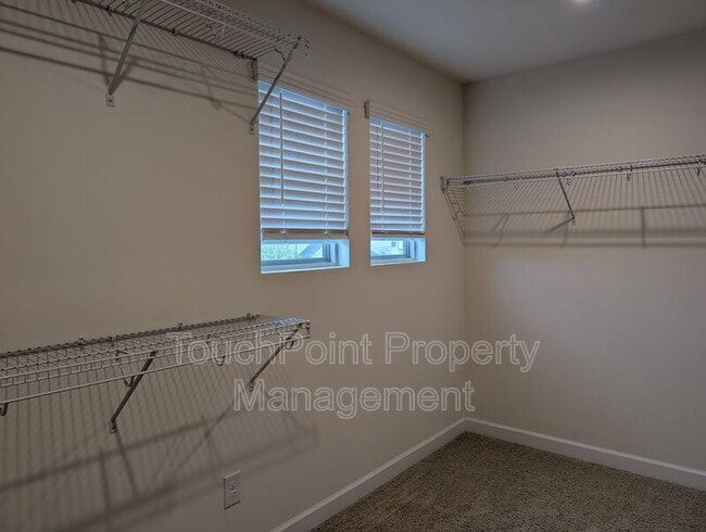 Building Photo - 5906 Fenway Dr