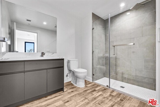 Building Photo - 1537 S Wilton Pl
