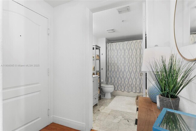 Building Photo - 500 NE 29th St