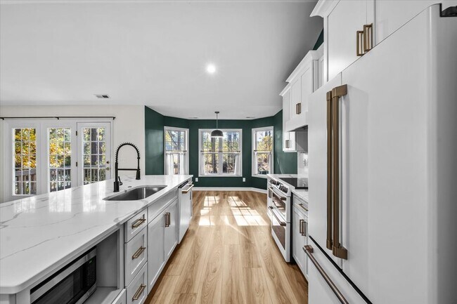 Building Photo - 43 S Lakeshore Dr