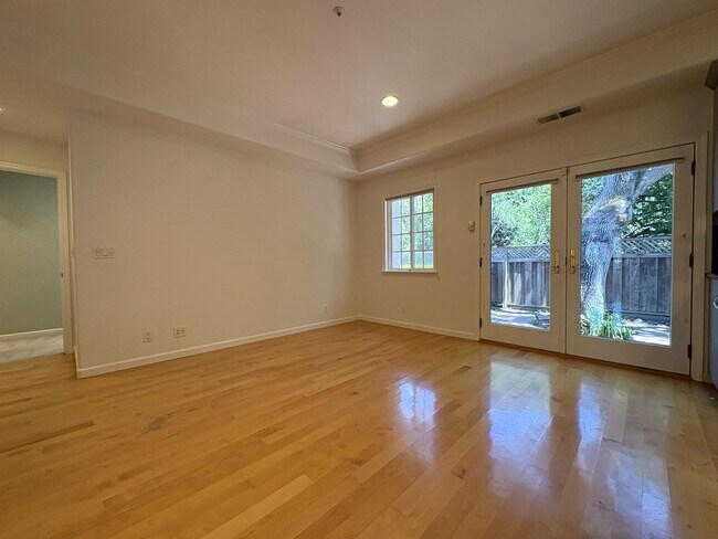 Building Photo - Spacious 3BR + Office | 2,150 SF | 2-Car Garage | Prime Menlo Park