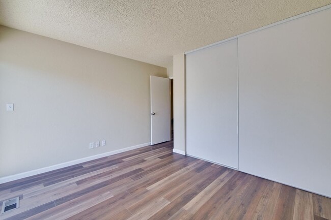 Building Photo - Reduced-Beautiful 3 bedroom 2 bath Single Family Home $4395