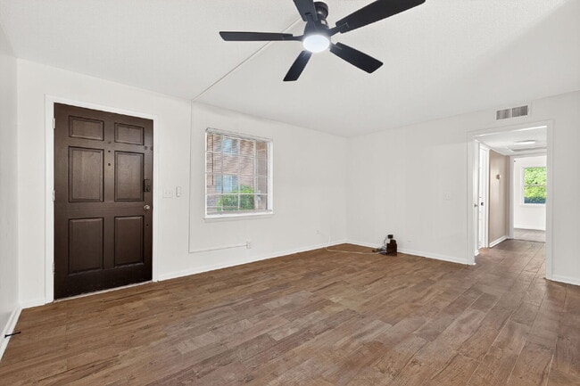 Building Photo - Move-In Ready 2BR Condo | Pool Access & Water Included