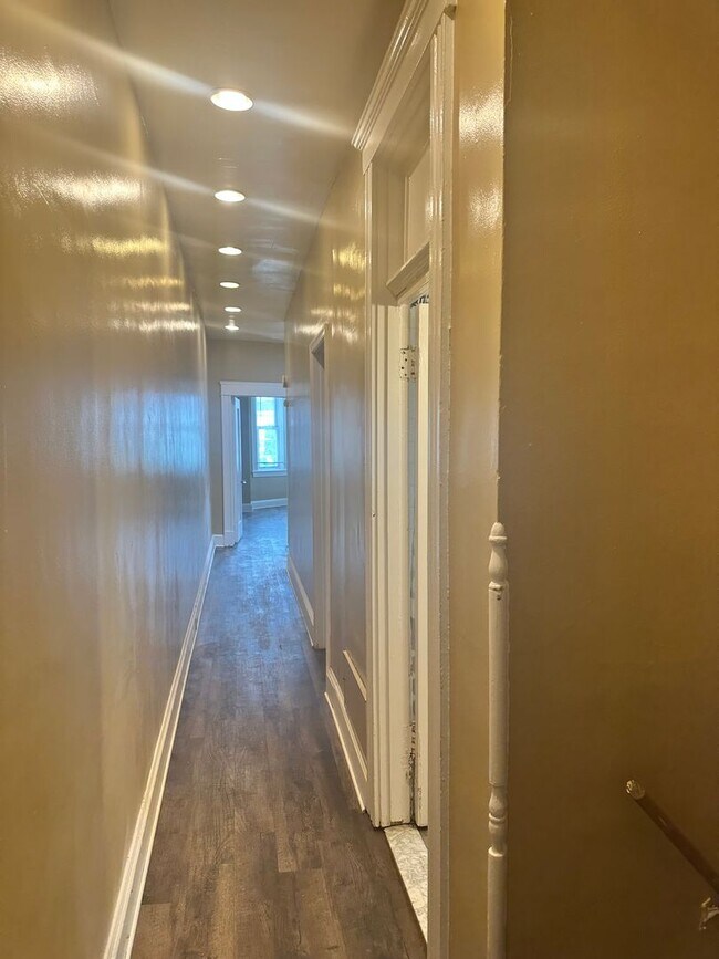 Building Photo - Spacious Home! Finished Basement! W/D! Available Now!