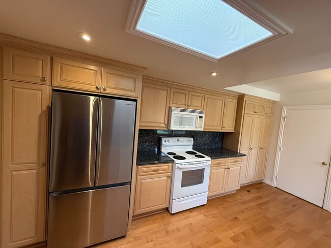 Building Photo - 2 Car Garage Capri in Leisure Village Seni...