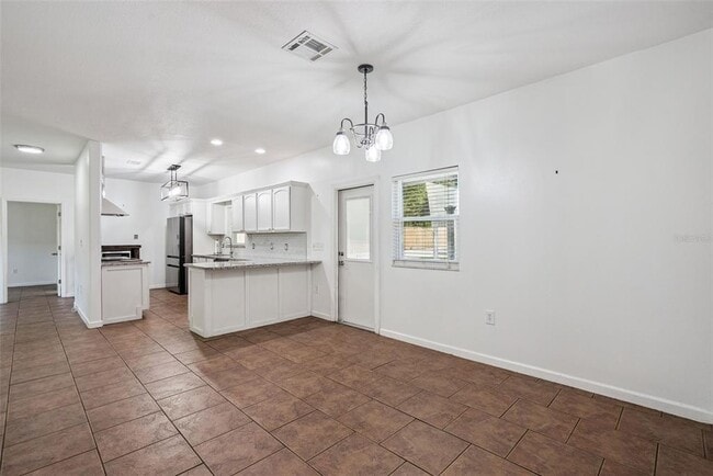 Building Photo - 311 W Lewis Ave