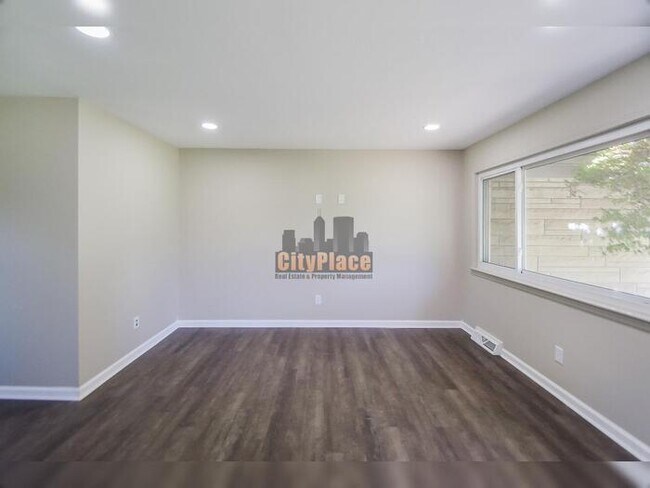 Building Photo - 7504 Honnen Dr N