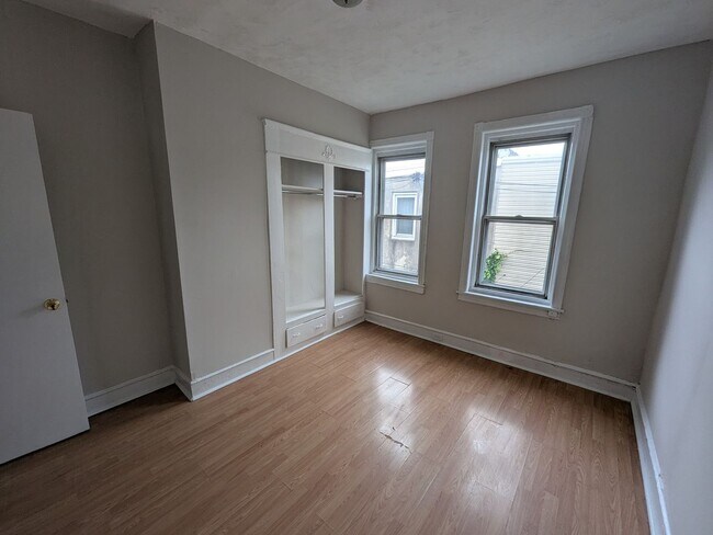 Building Photo - 150 N Yewdall St