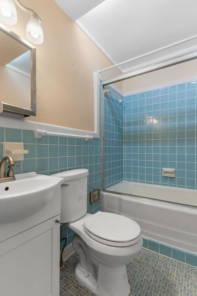 Building Photo - Spacious & Modern 2-Bedroom Duplex in Private Lake Jackson Setting – Tallahassee