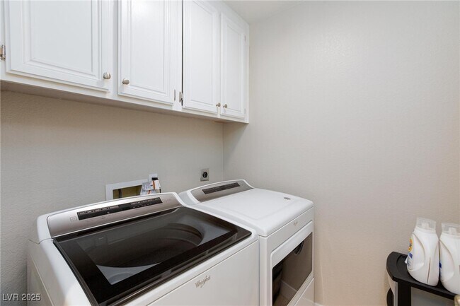 Building Photo - 9836 Russett Wood Cir