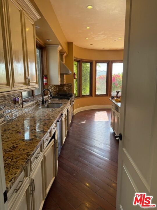 Building Photo - 1126 Yale St