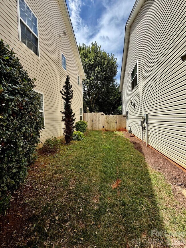Building Photo - 551 Tribune Dr