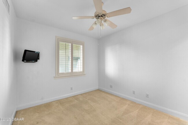 Building Photo - 2450 N Ocean Shore Blvd