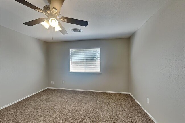 Building Photo - 5607 S Magazine Cir