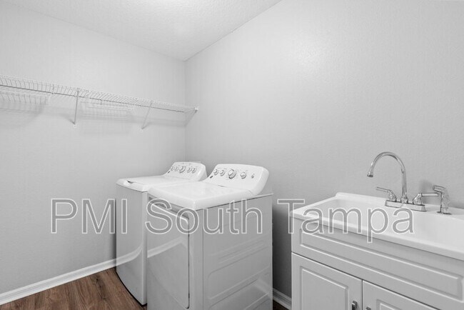 Building Photo - 10602 Massimo Dr