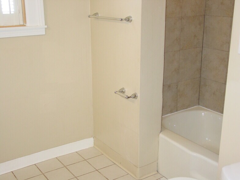 Building Photo - 20 N Locust St