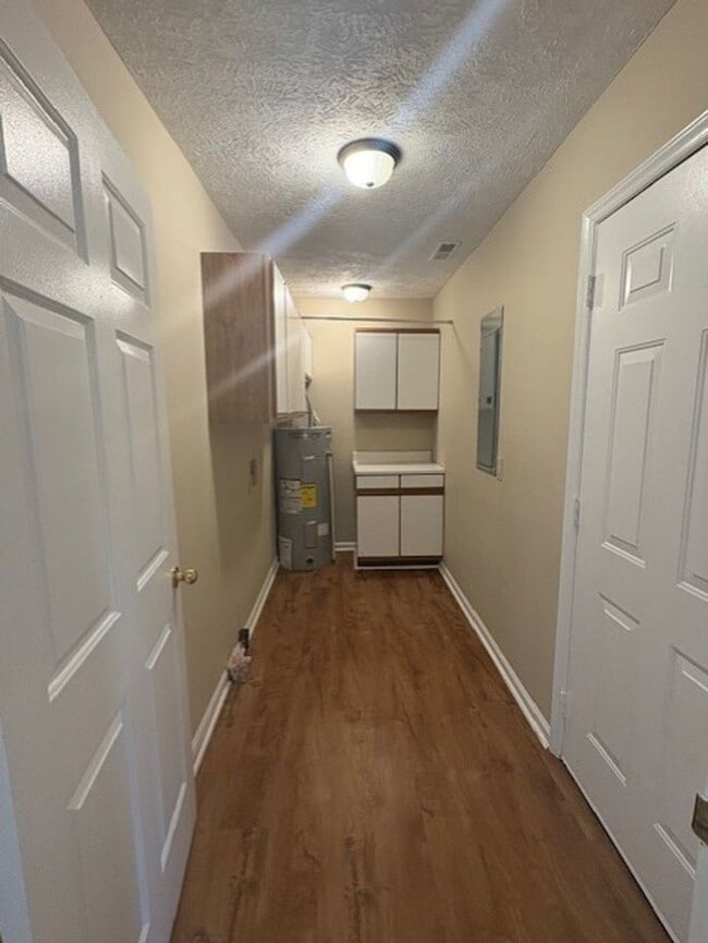 Building Photo - 3 bed, 2 bath condo COMING SOON