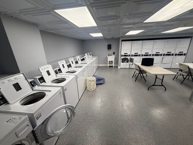 Building Photo - Fantastic Studio in The Metropolitan Condos