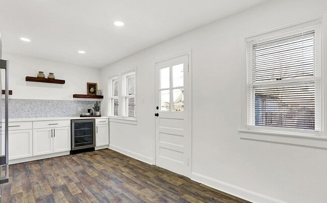 Building Photo - 3 Bed Home Accepting section 8 housing vouchers!