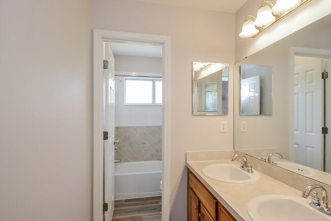 Building Photo - 1962 River Lagoon Trace