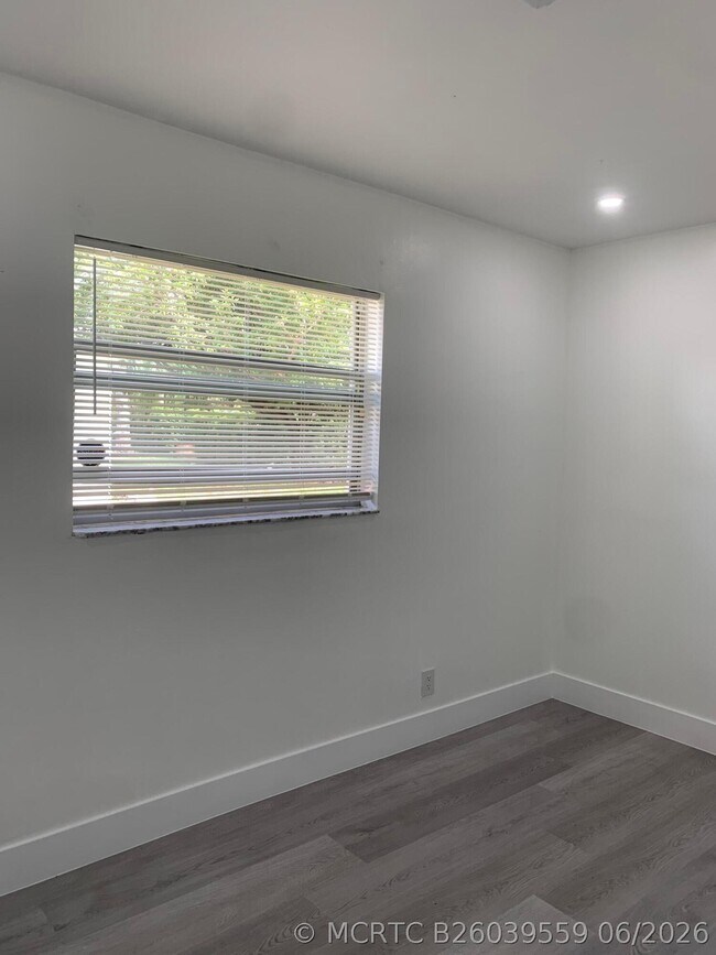 Building Photo - 4005 NW 76th Ave